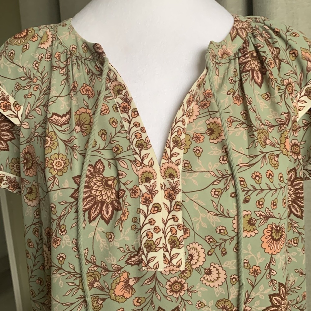 NWT - DR2 Shortsleeved Floral Top Size Small - Picture 9 of 16